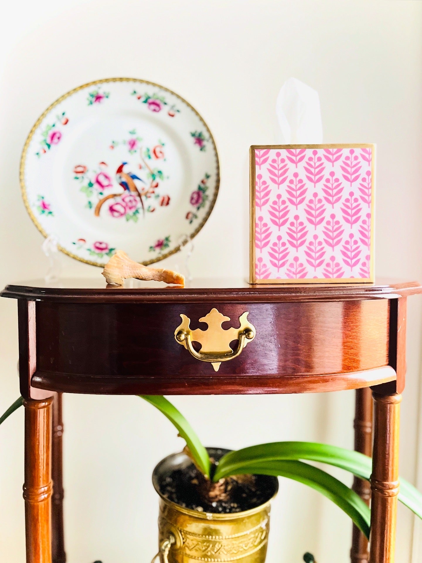 Pink & white tissue box cover